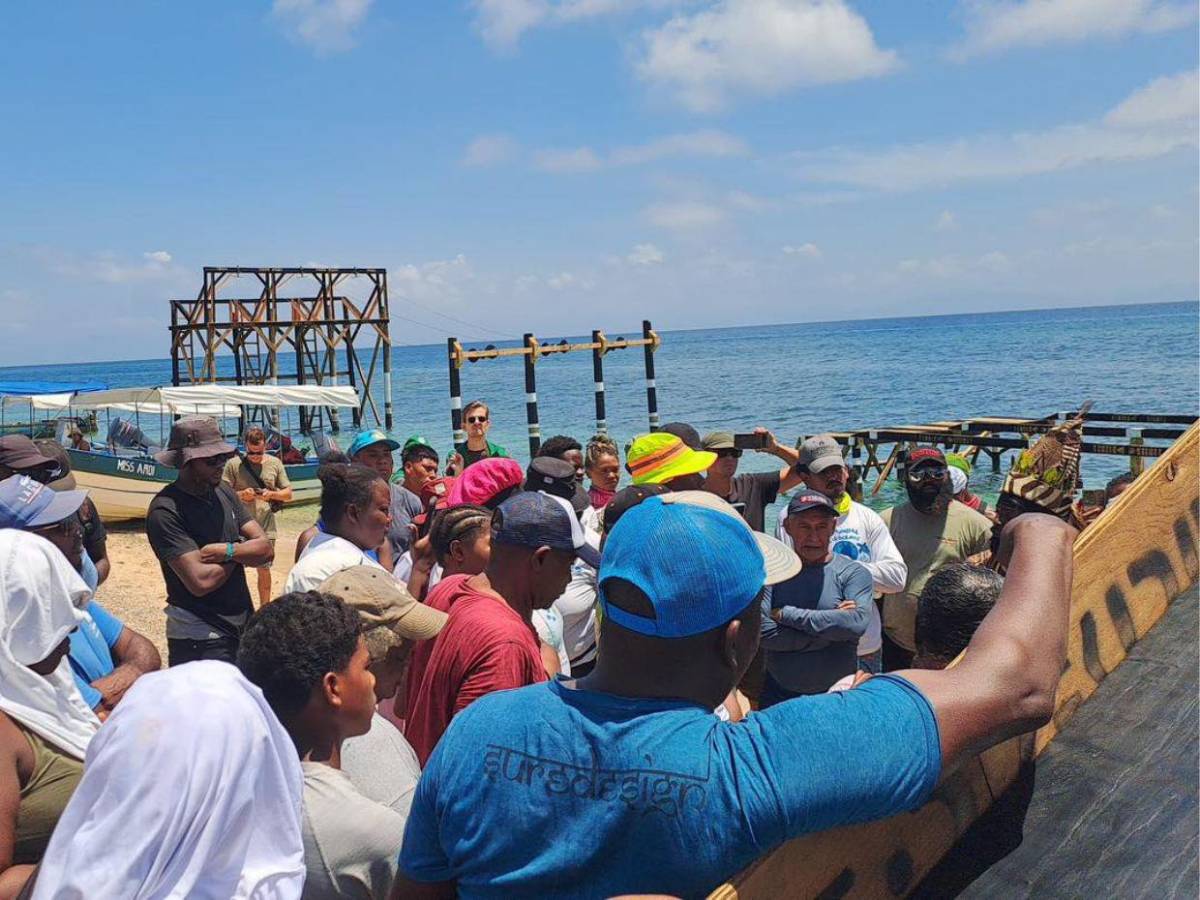 Garífunas protestan en Cayos Cochinos contra reality español por amenaza a tortugas marinas