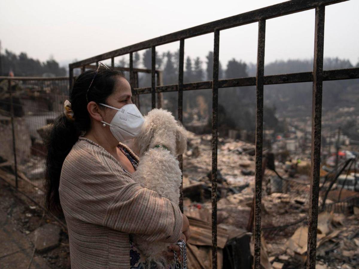 Megaincendios arrasan el sur de Chile y autoridades decretan estado de catástrofe