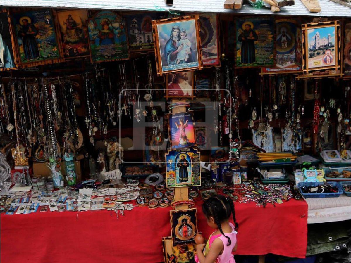 Largas filas, misas y promesas: ambiente previo al aniversario de la Virgen de Suyapa
