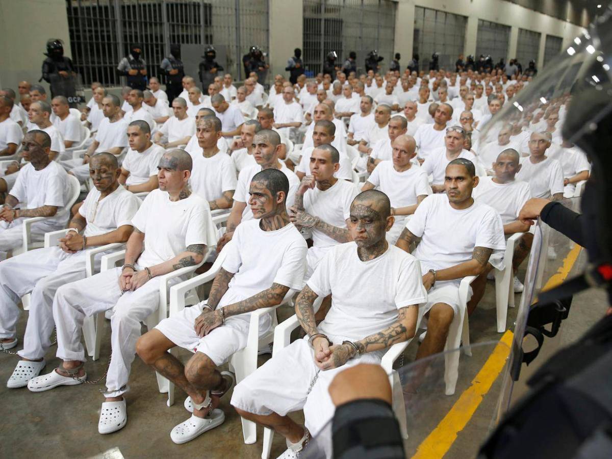 Las imágenes del inédito megajuicio contra más de 400 presuntos pandilleros en El Salvador