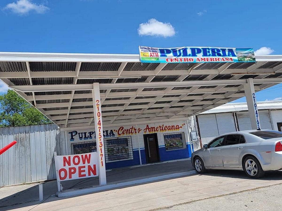 Las jóvenes catrachas primero iniciaron emprendiendo con La Pulpería Centroamericana en San Antonio, Texas.