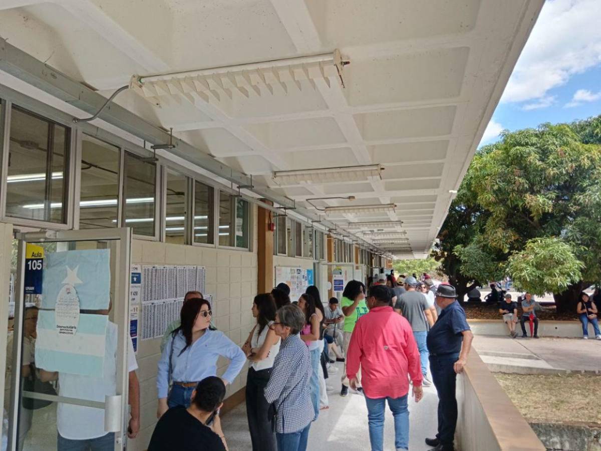 Desilusión en las urnas: tras largas filas, ciudadanos abandonan centros de votación