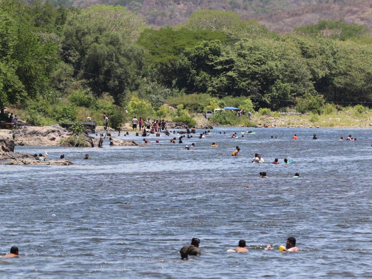 Río Grande, Pespire, abarrotado por veraneantes locales y capitalinos Río Grande, Pespire, abarrotado por veraneantes locales y capitalinos