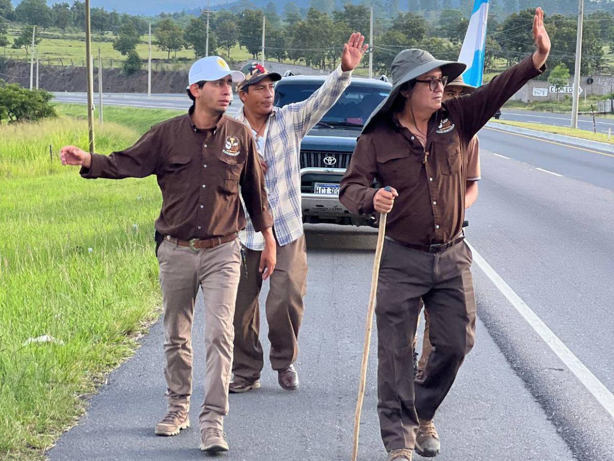 Así llegó a la capital el padre Leopoldo Serrano tras 10 días de caminata por el diálogo y la paz electoral