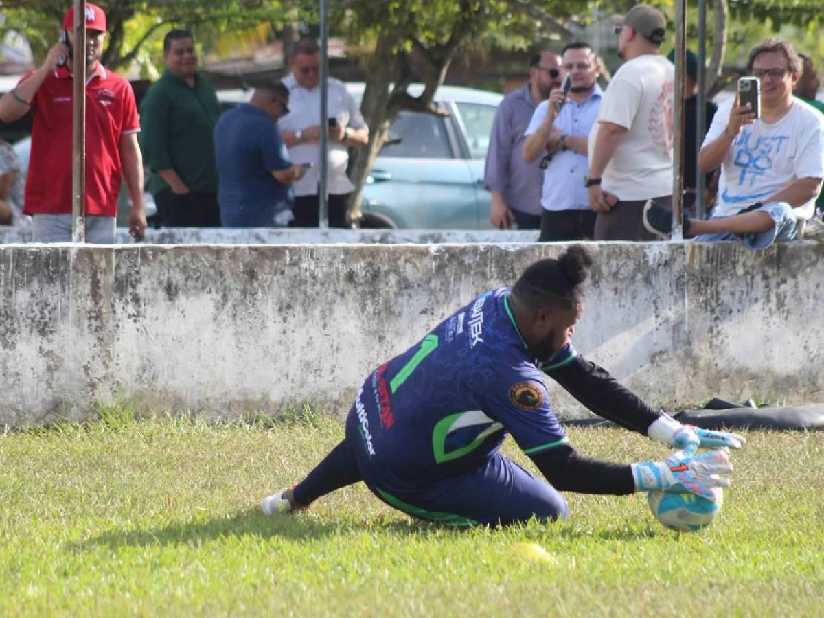 La More protagoniza fuerte pelea con periodista que criticó su fichaje en Liga Nacional de Honduras