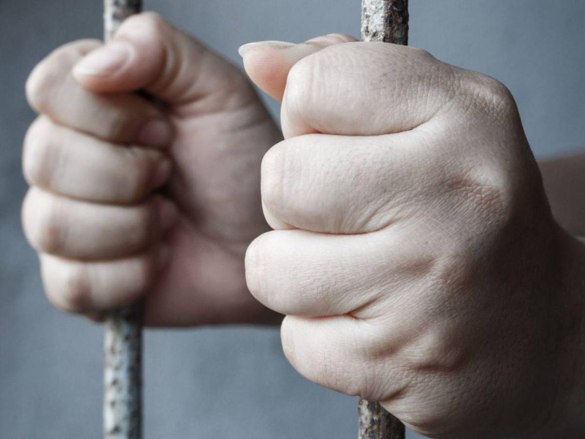 Estuvo preso solo 3 días: hombre que mató a su pareja y abuelo, había sido denunciado por violencia