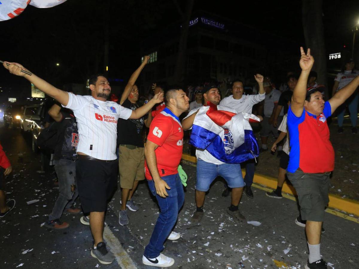 ¡Algarabía! Olimpistas celebran en las calles de San Pedro Sula la copa 39