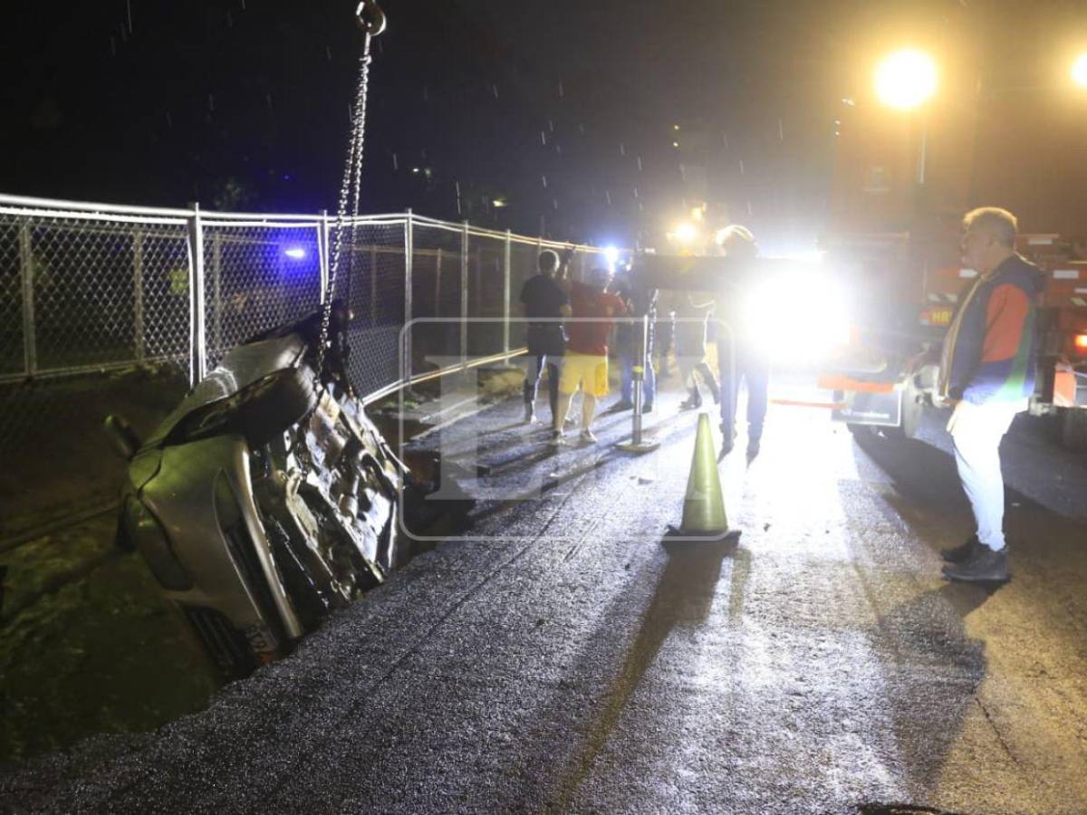 Pensé en mis hijos; ellos me esperaban en casa: Así se salvó una madre de morir tras caer en socavón por lluvias