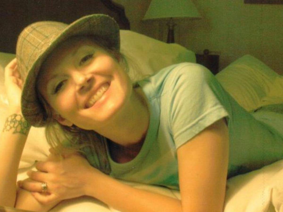 Murió Carrie Anne Fleming: estrella de Supernatural que desafió al terror