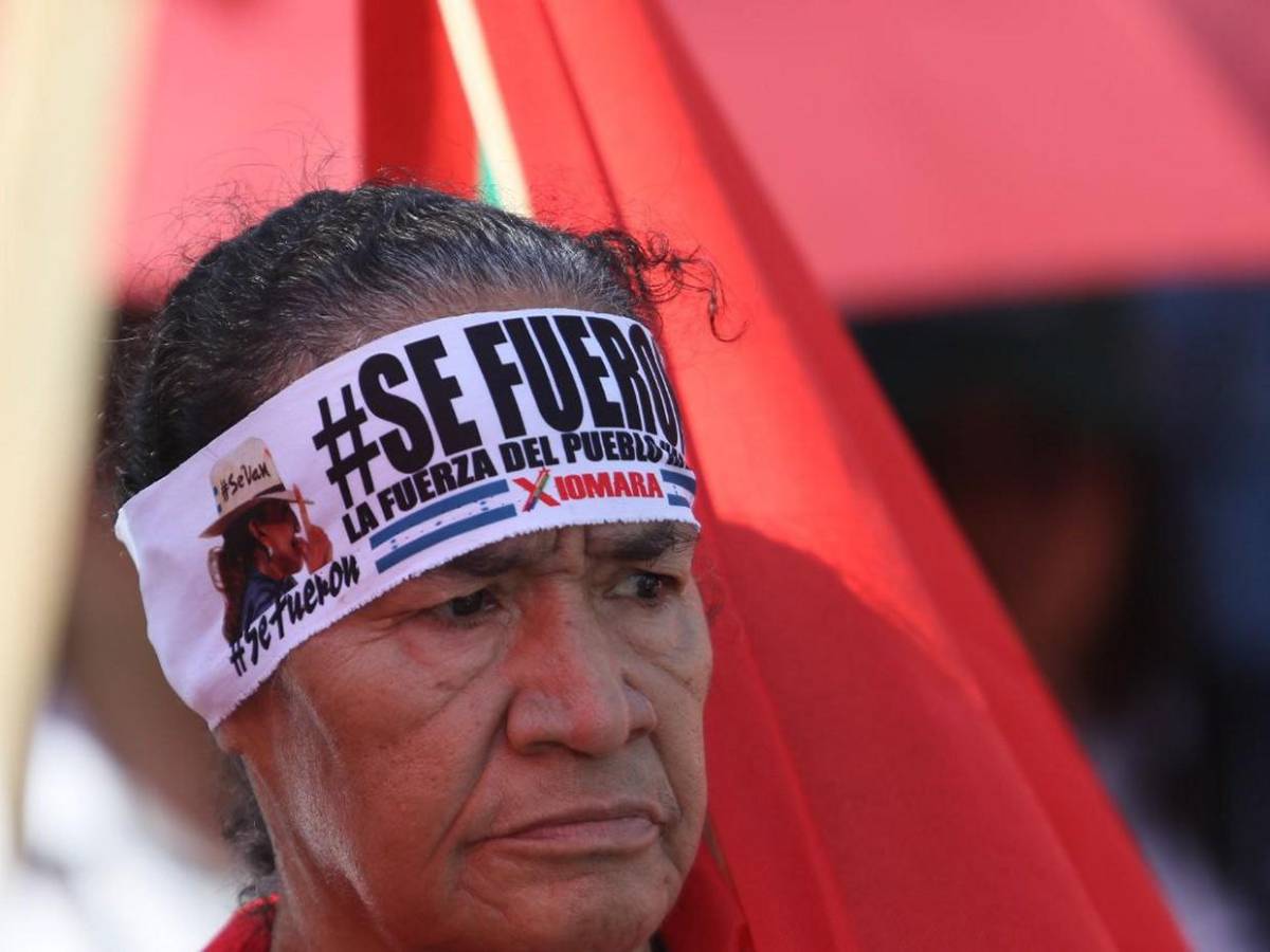 Políticos roban protagonismo a obreros en marcha del Día del Trabajador