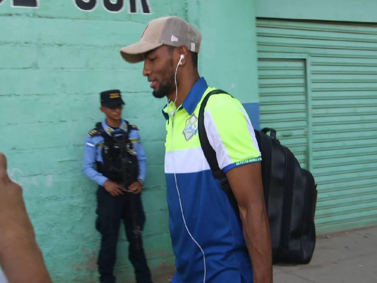 Tiktoker Carlos Eduardo Espina sorprende: La propuesta que hizo en redes para reforzar Victoria
