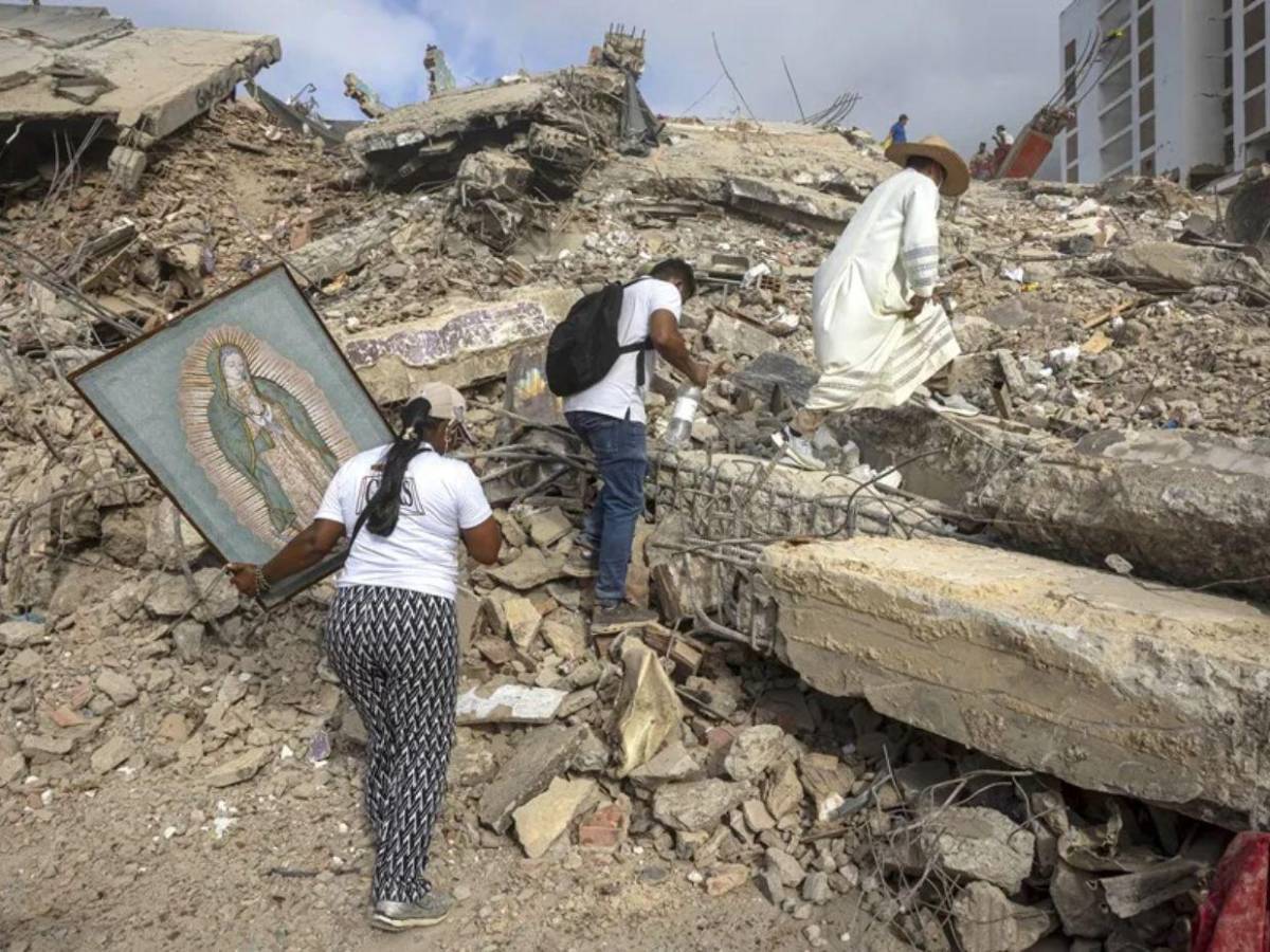 No podemos dejar a nadie atrás: venezolanos siguen buscando desaparecidos un mes después