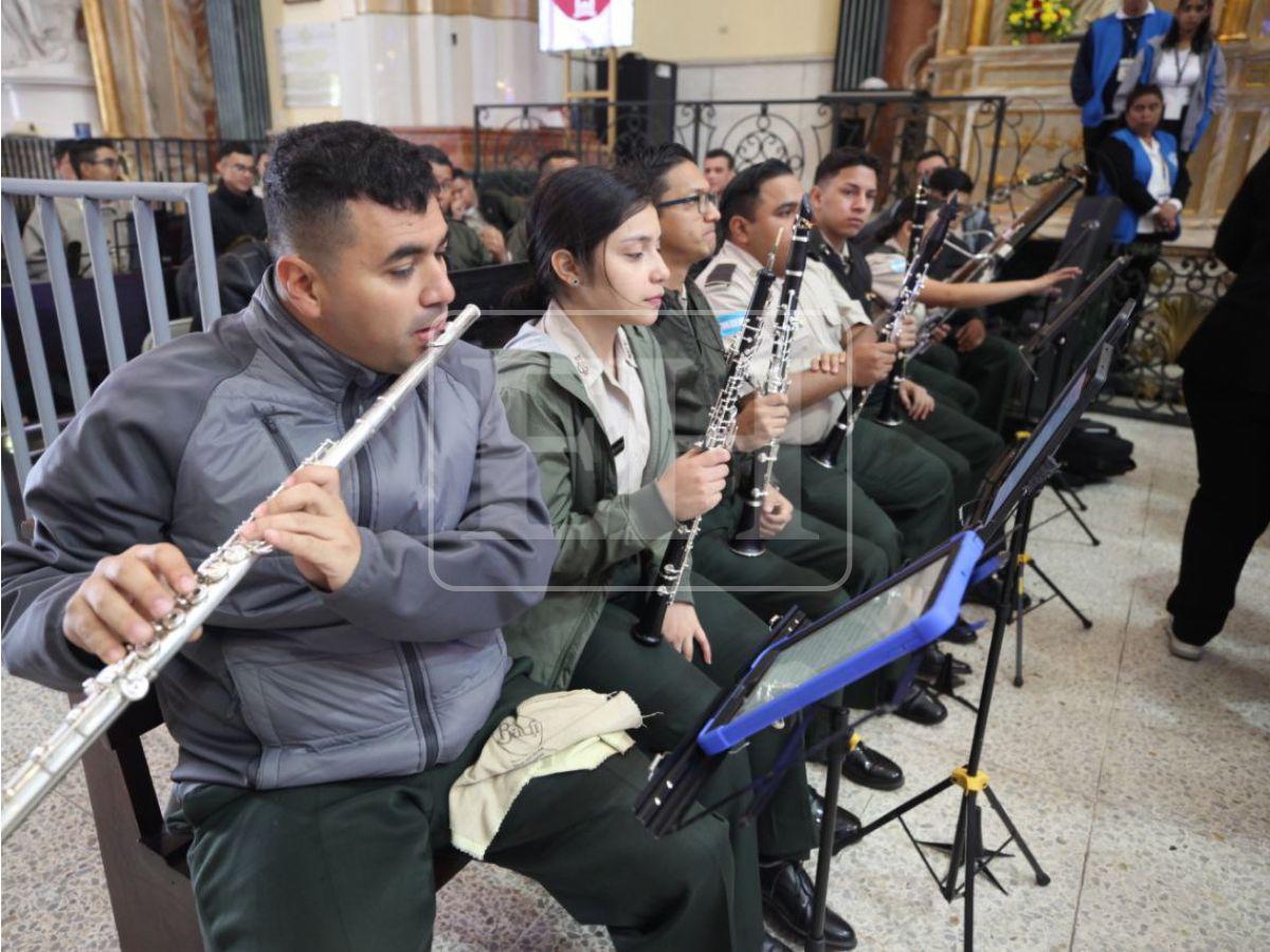 Con Nasry Asfura, las FF AA y funcionarios celebran misa en honor a la Virgen de Suyapa