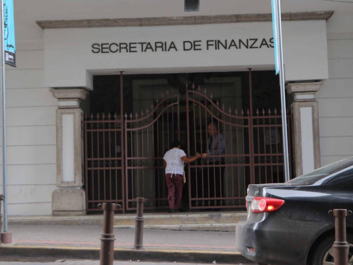 Oficinas estatales siguen atendiendo en horarios normales; solo una no opera