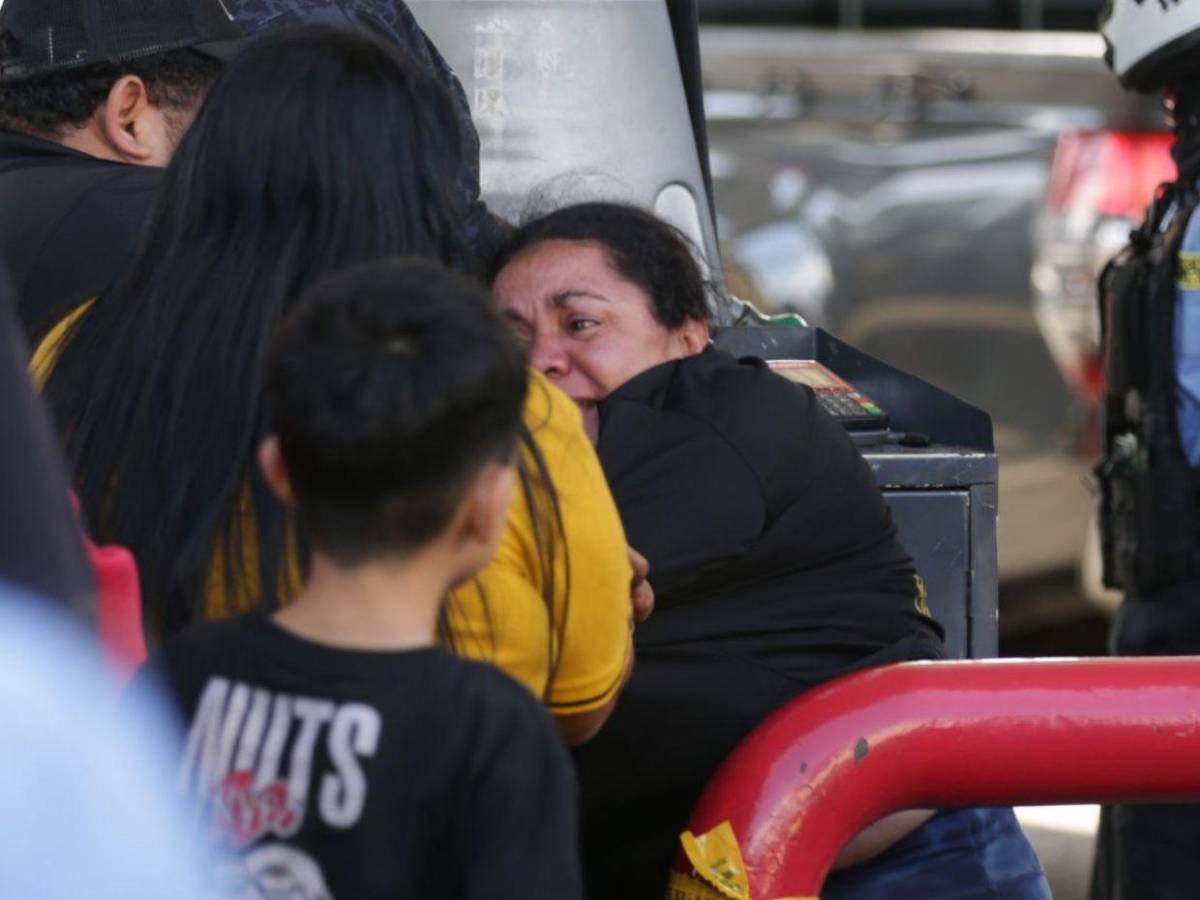 Imágenes de dolor e impotencia: acribillan a mototaxista en una gasolinera de Comayagüela