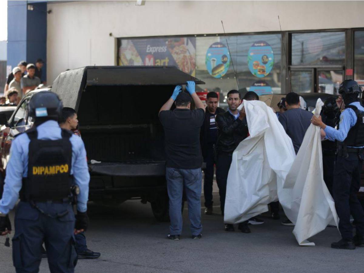 Imágenes de dolor e impotencia: acribillan a mototaxista en una gasolinera de Comayagüela