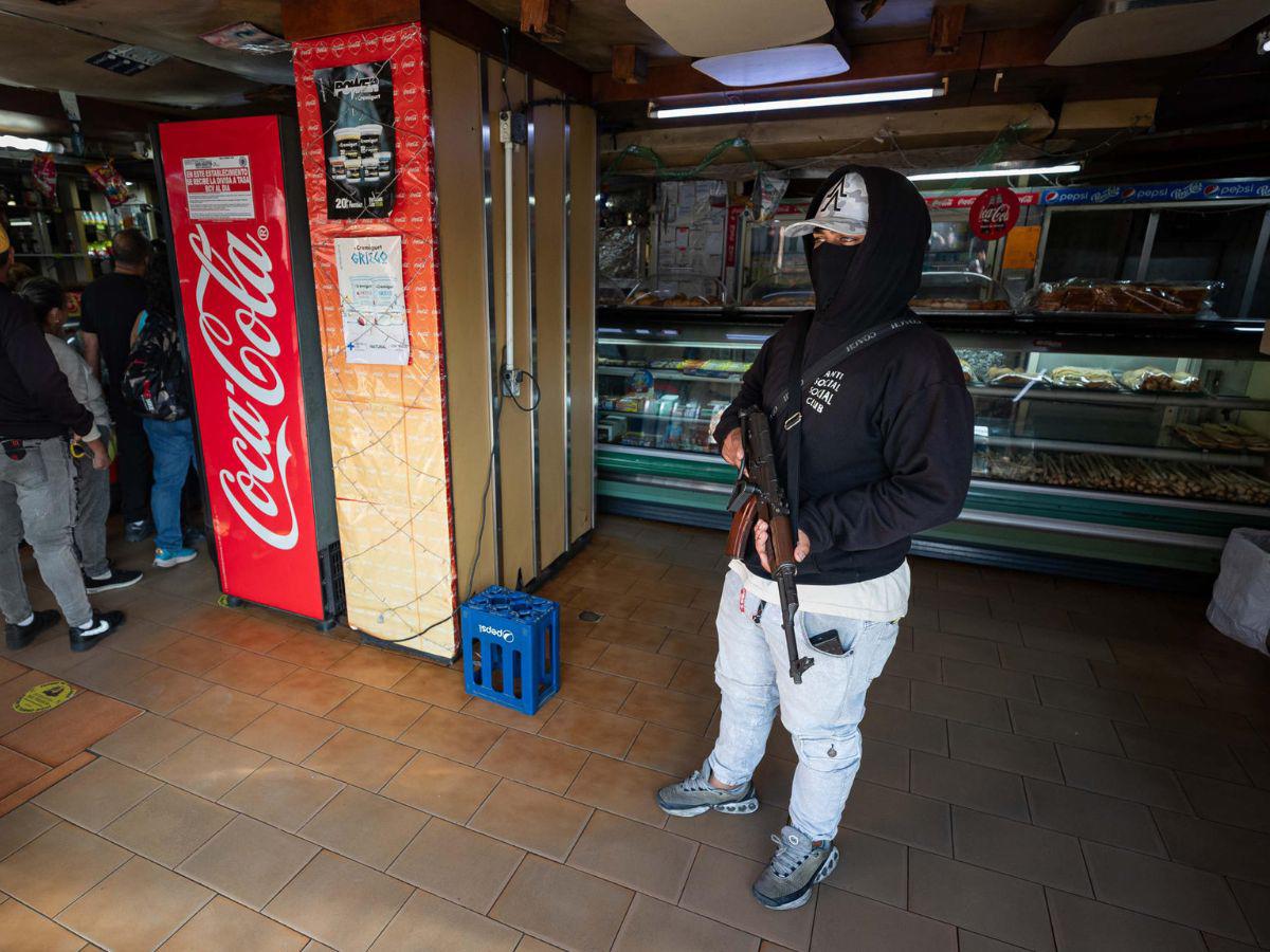 Resguardados, largas filas en supermercados y calles vacías: ambiente en Venezuela tras caída de Maduro