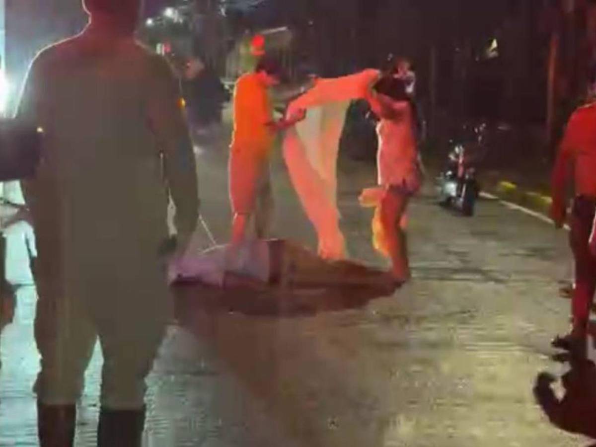 Quedó junto a su bicicleta: Vehículo a exceso de velocidad mata ciclista en Puerto Cortés