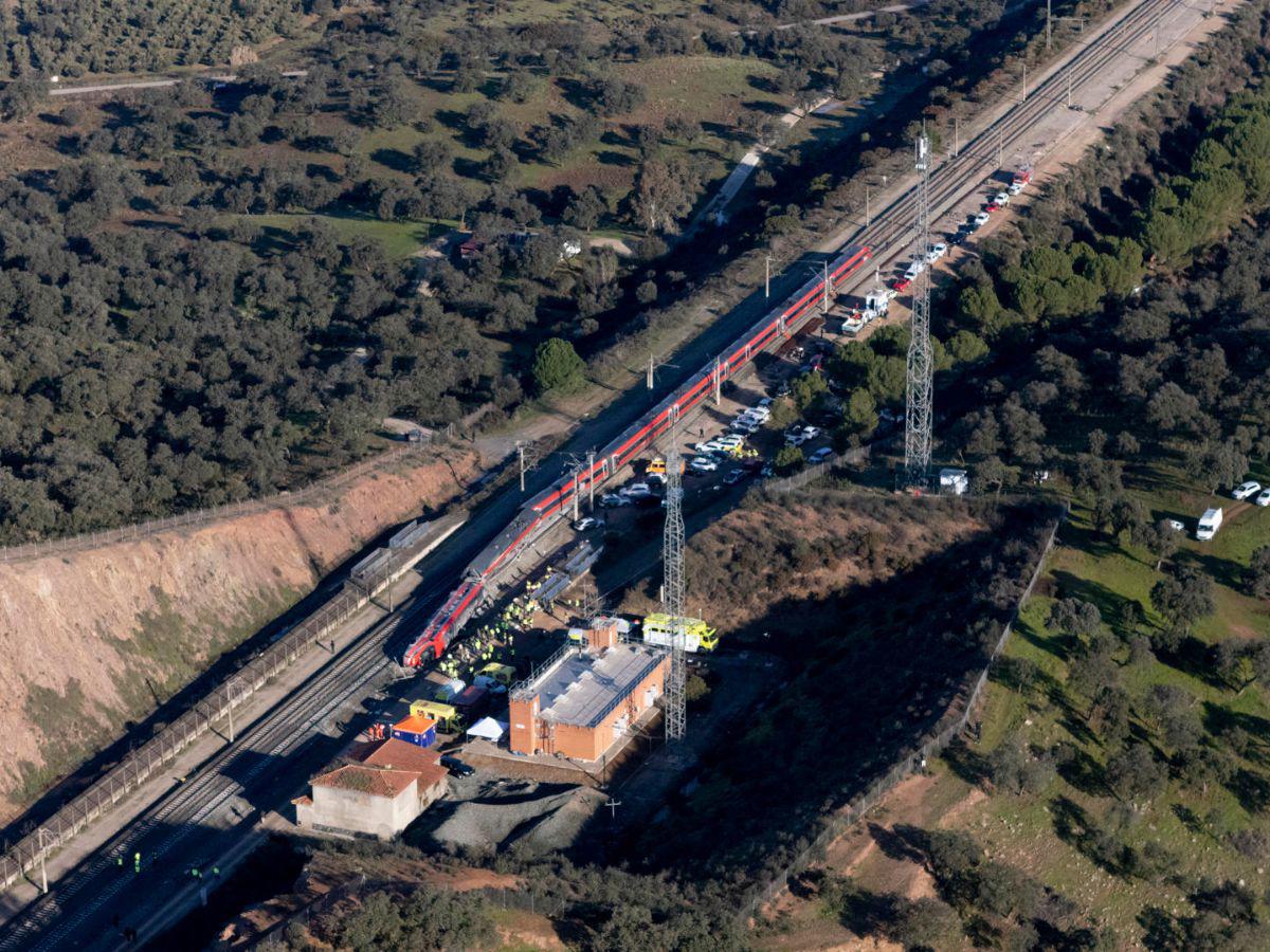 ¿Qué se sabe del accidente de trenes en España que provocó al menos 39 muertes?