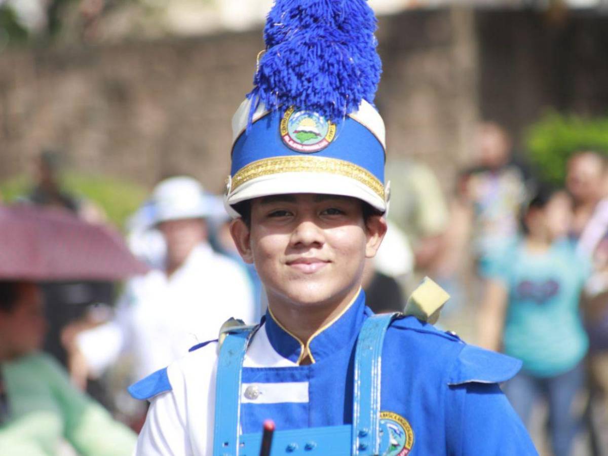 Centros educativos celebraron independencia con música y baile en los desfiles por toda Honduras