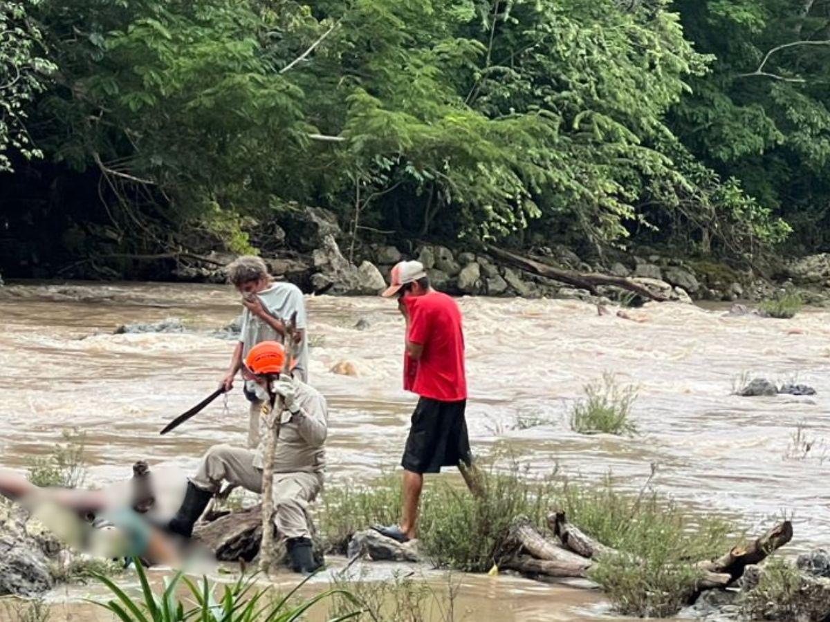 Aves de rapiña lo devoraban: rescatan cuerpo en estado de descomposición del río Chamelecón