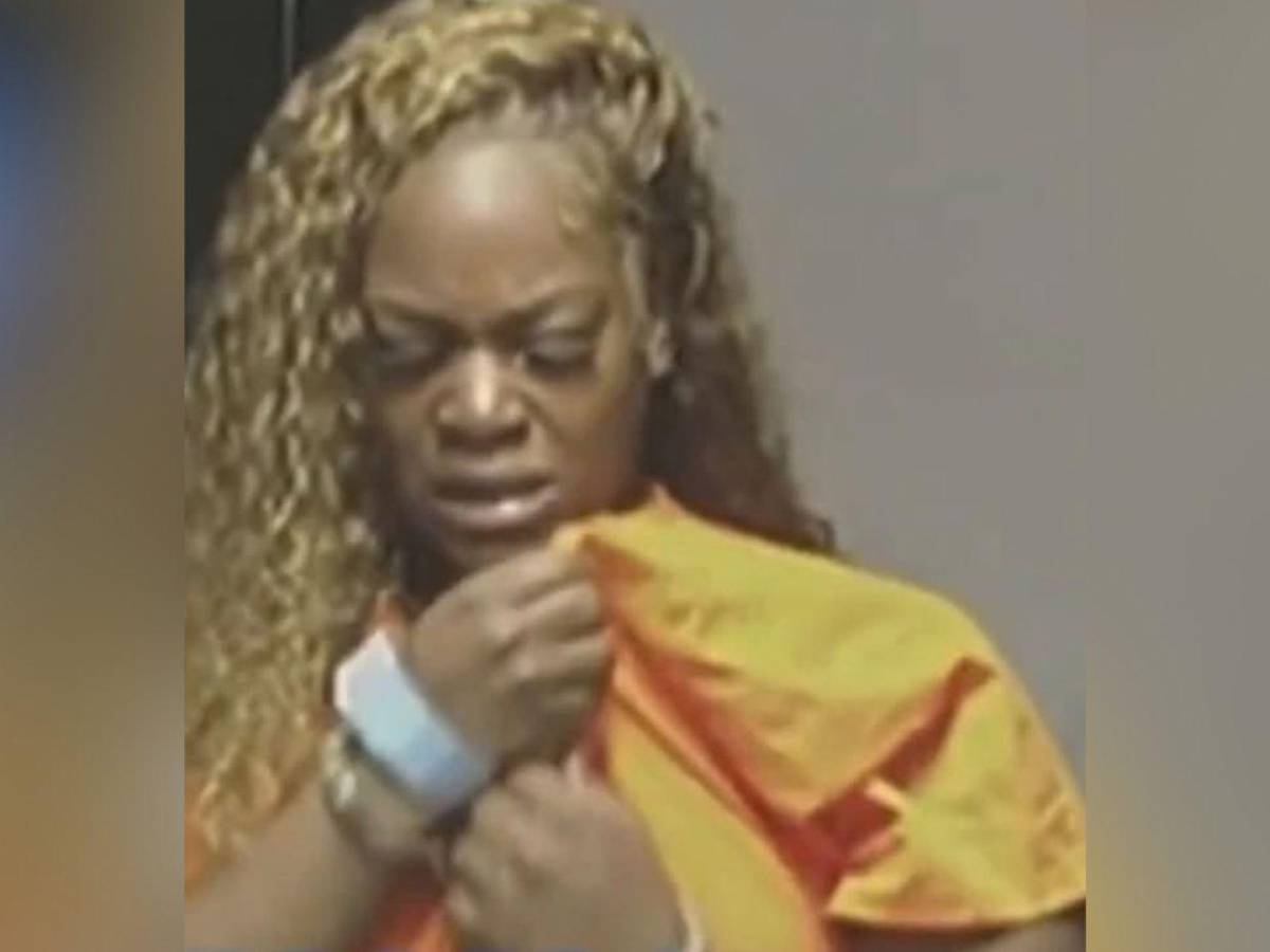Arrestan a mujer que dejó solos a sus 4 hijos, incluido un bebé de 2 meses, para irse de crucero