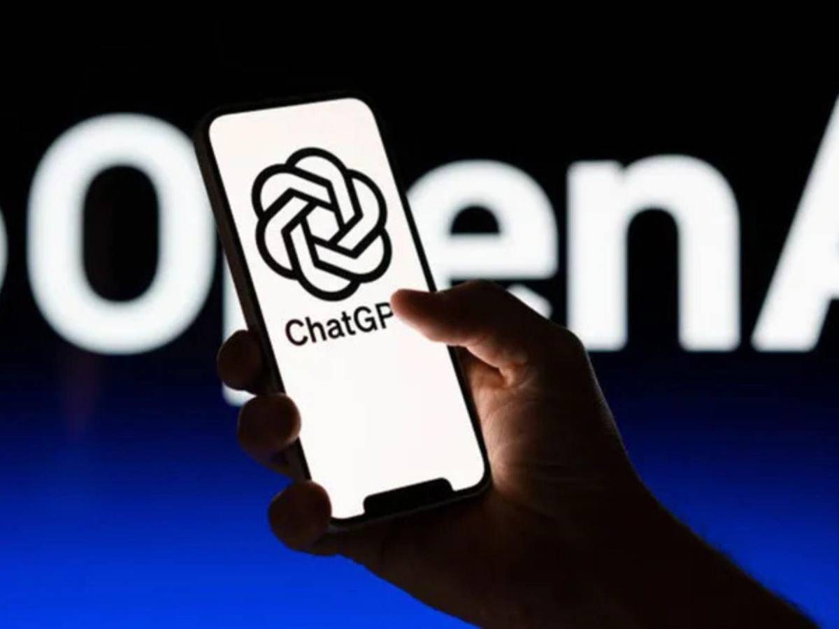 Adolescente dio a luz en su baño con ChatGPT y su novio fingió hallazgo de la bebé