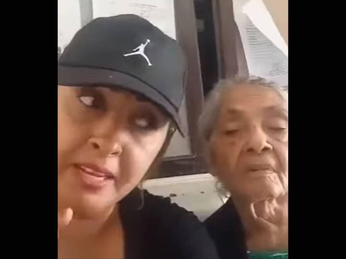 Abuela alcahueta: así se defiende mujer tras insultar y golpear a su madre en La Ceiba