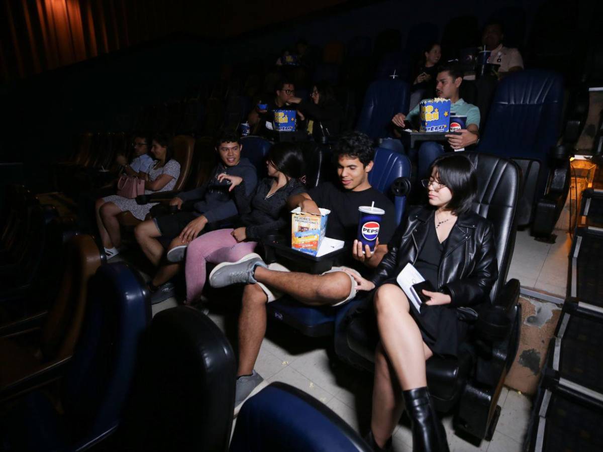 Elenco de “La confesión” asiste a la premier de la película en Honduras