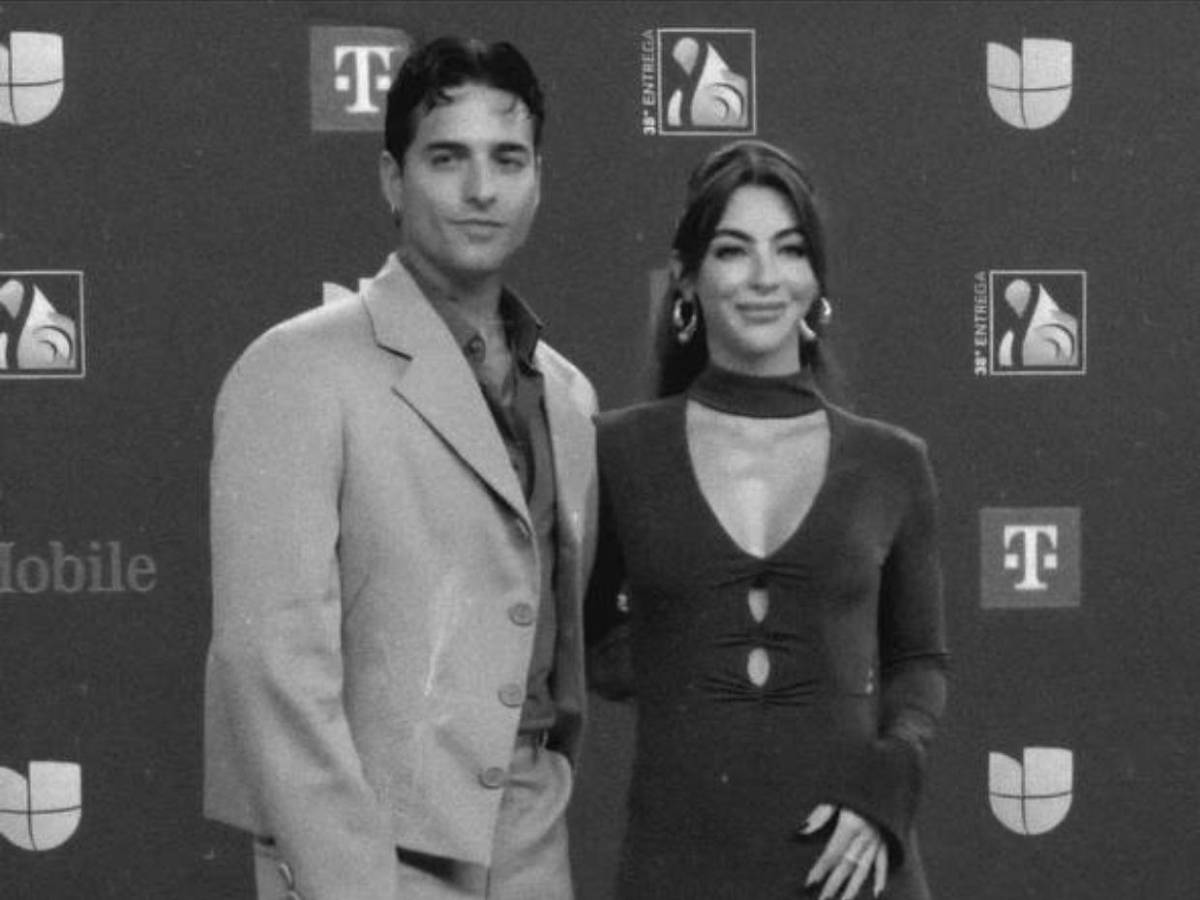 Maluma y su novia derrochan amor en la alfombra de Premio Lo Nuestro 2026