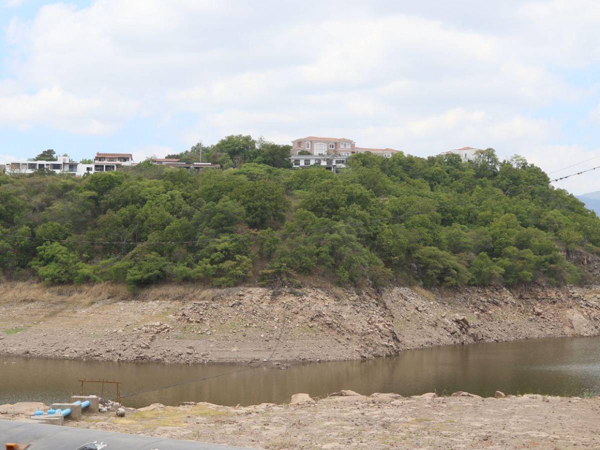 Represa Los Laureles baja a 35% y mantiene alerta por crisis de agua en la capital