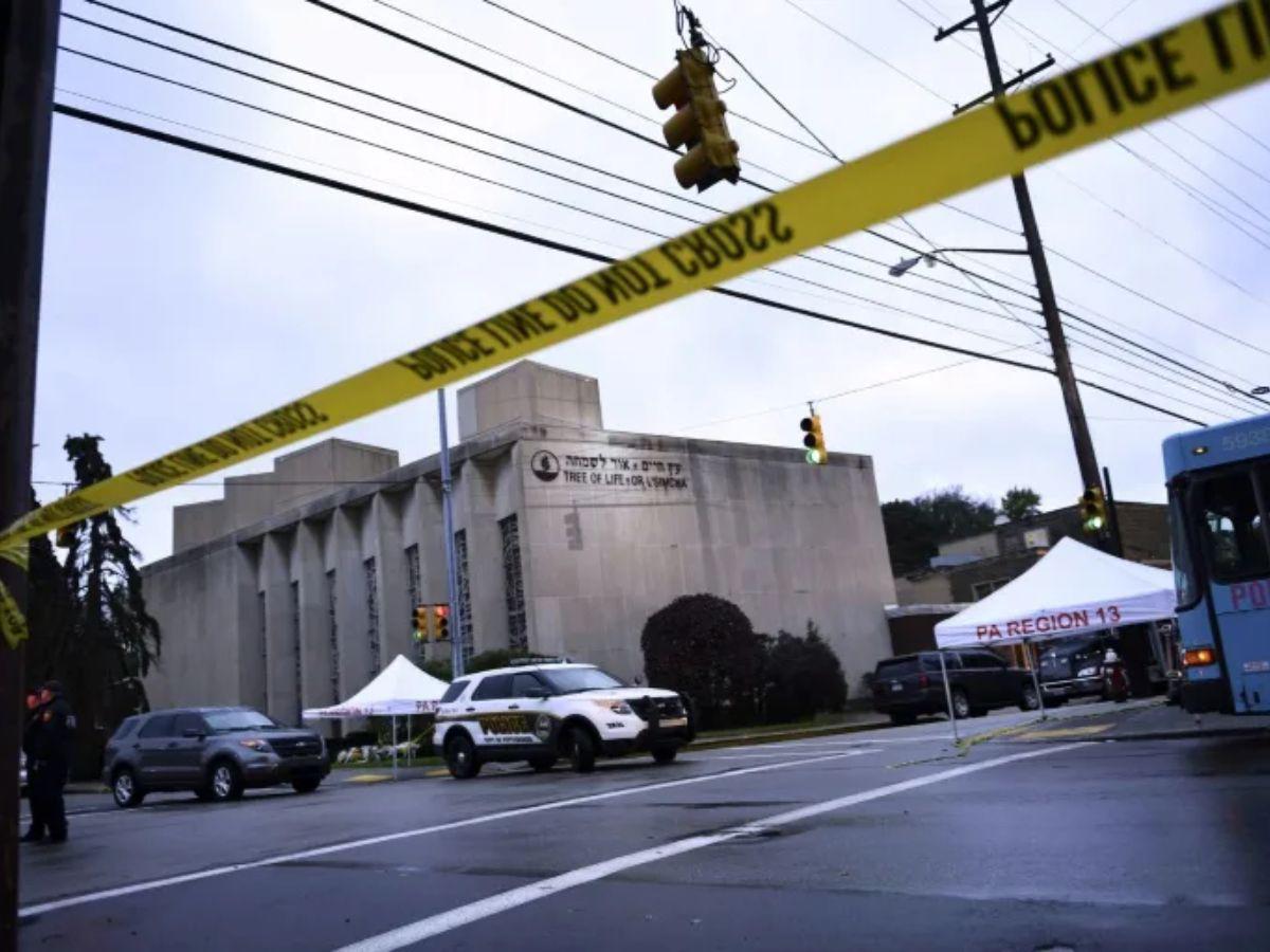 El atacante de la sinagoga de EEUU persiguió a sus víctimas, según fiscales