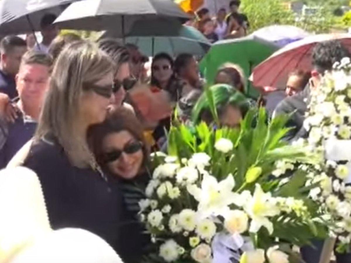 Milagro Flores se quebranta en el sepelio de Mayra Tercero: “Es un balde de agua fría