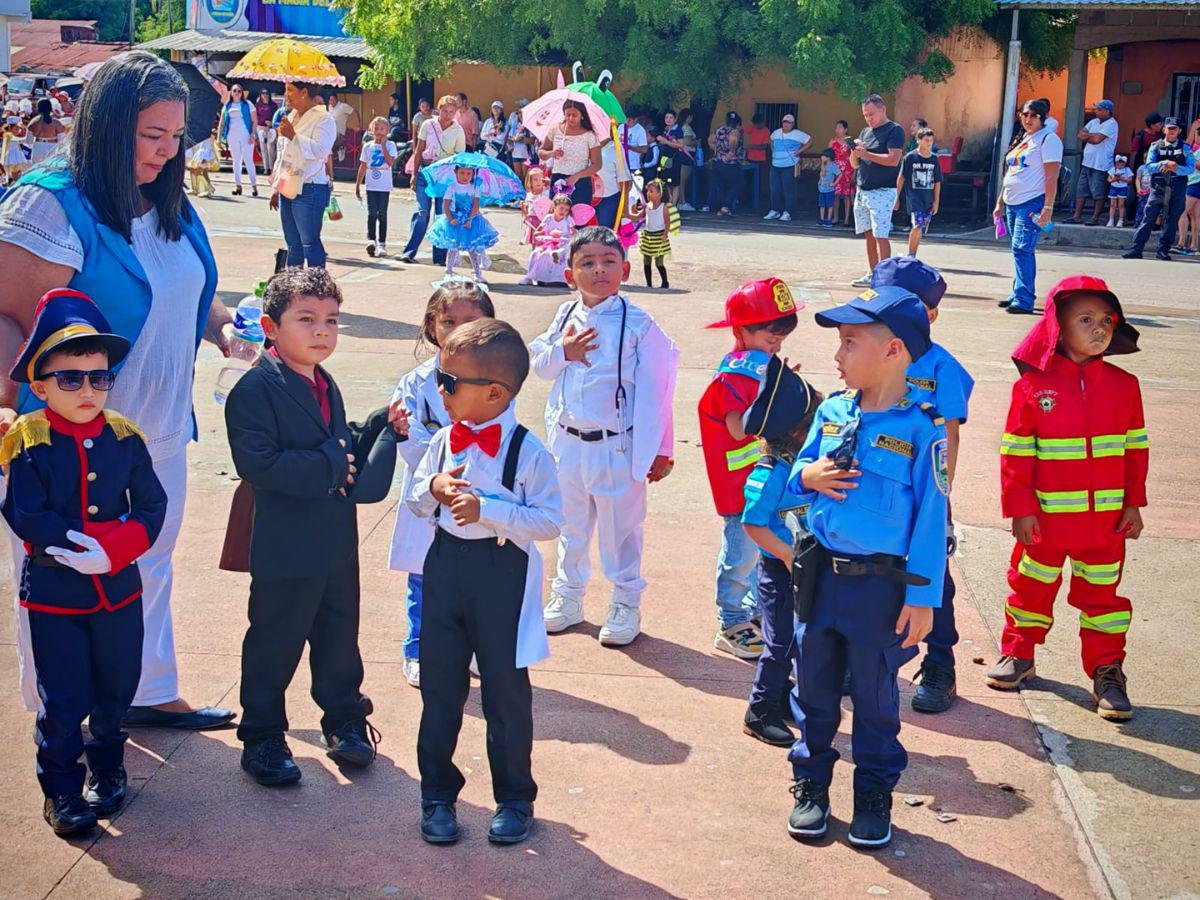 ​​​​​Niños y jóvenes llenan de color y tradición las fiestas patrias en Marcovia, Choluteca