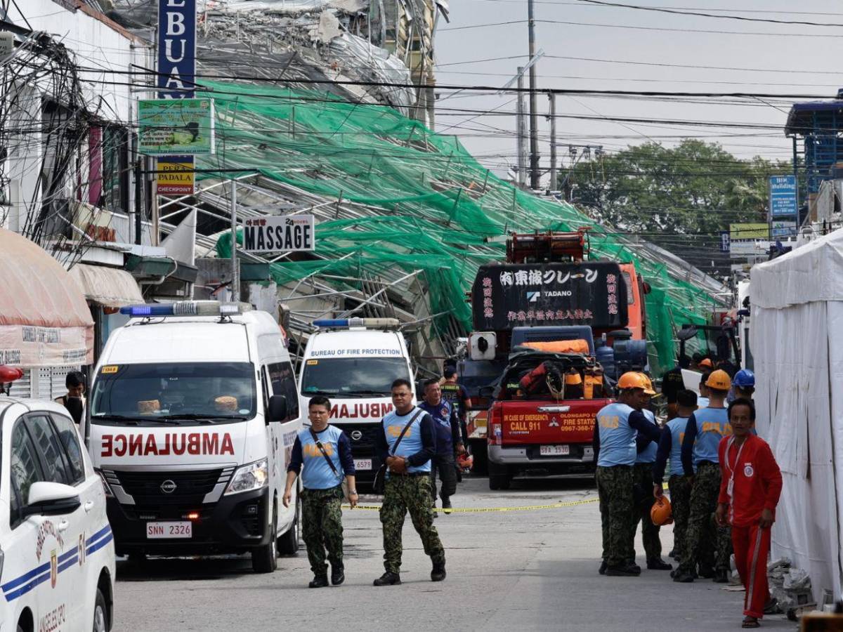 Colapso de edificio en Filipinas deja 30 desaparecidos y una carrera contra el tiempo