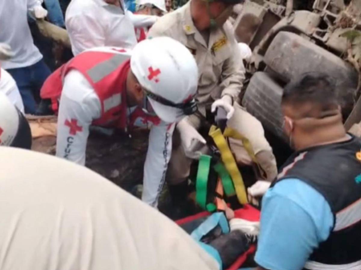 En fotos: varias personas heridas deja volcamiento de un bus en Jesús de Otoro