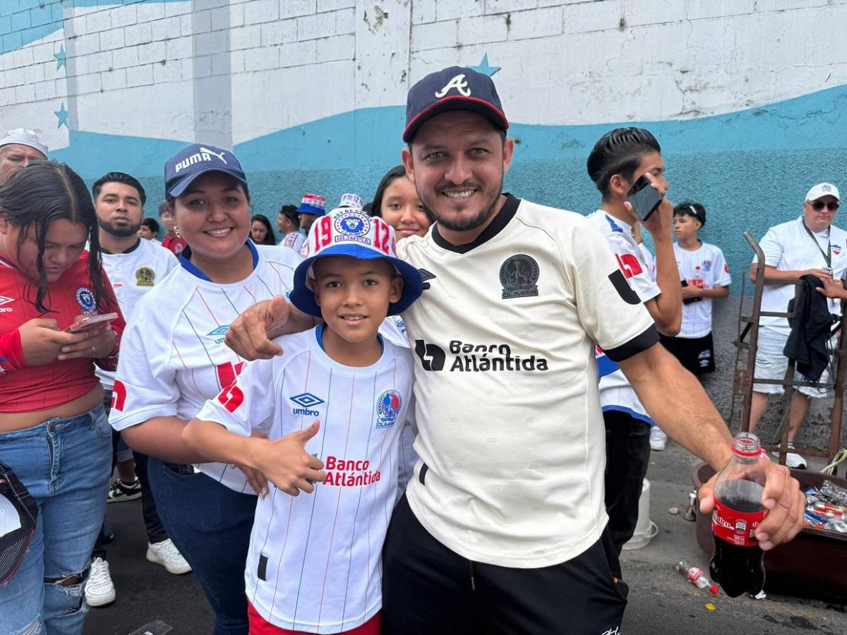 Aficionados llegan al Chelato Uclés para la gran final Olimpia vs Real España