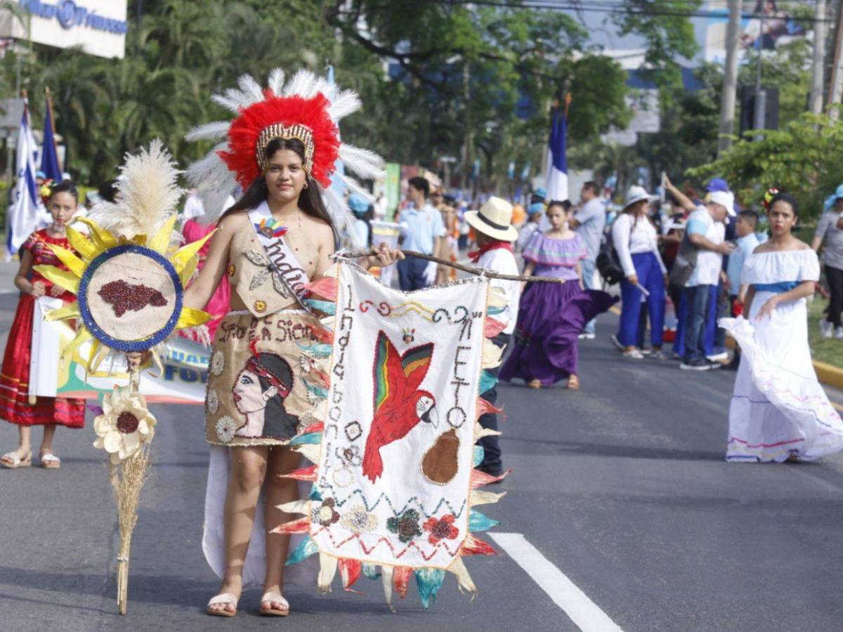 Los mejores trajes de los desfiles patrios de las escuelas en San Pedro Sula