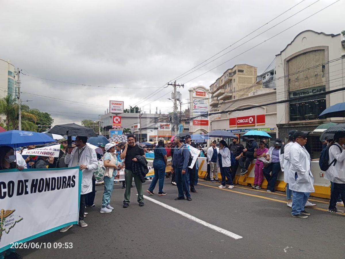 No tenemos miedo: Médicos llegan a Casa Presidencial para exigir respuestas a sus demandas