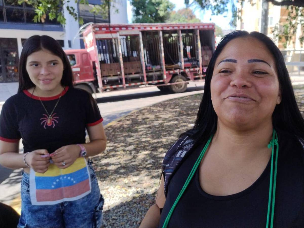 Migrantes venezolanos en Tegucigalpa celebran la captura de Nicolás Maduro