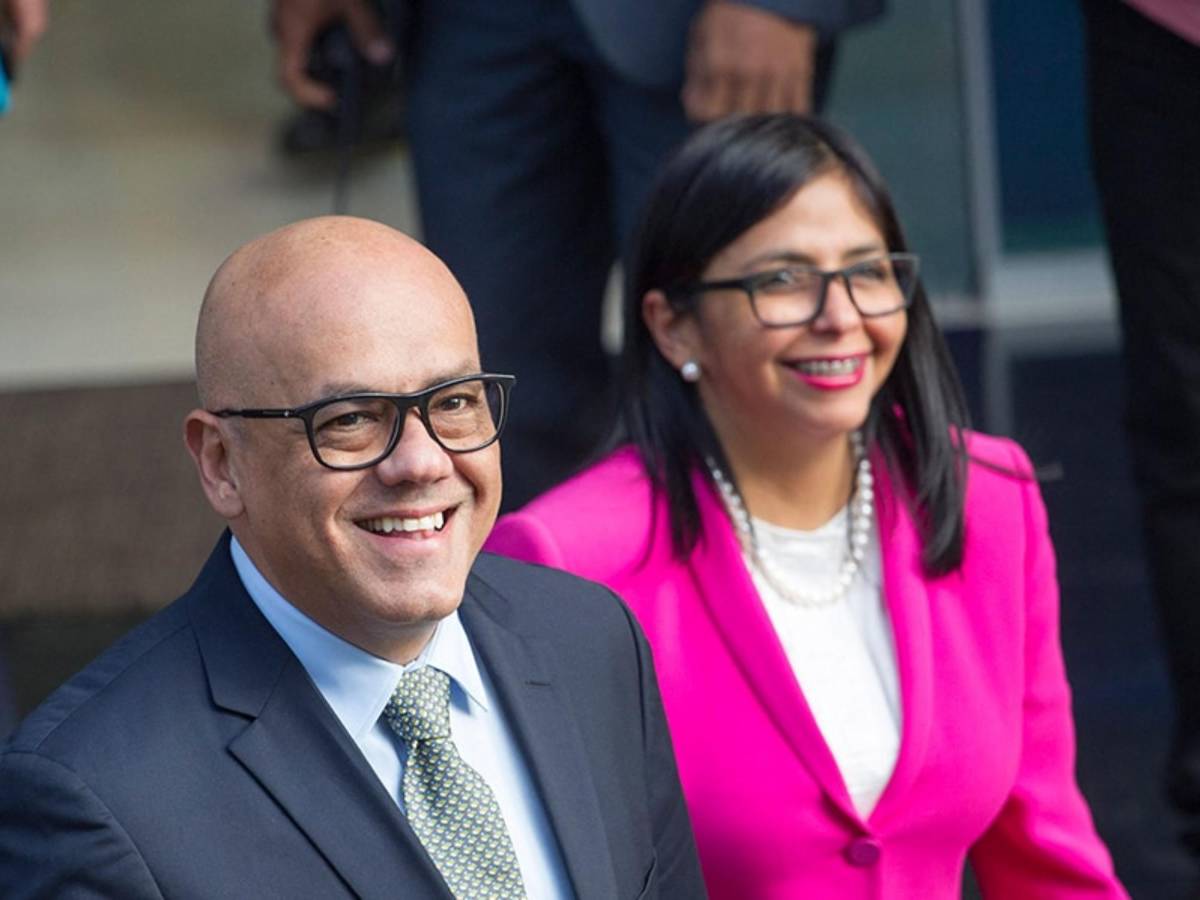 Pareja de un poderoso empresario e hija de político: Quién es la familia de Delcy Rodríguez