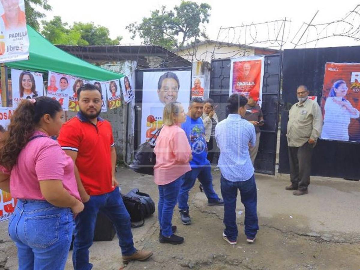 Hondureños madrugaron a esperar apertura de urnas para votar
