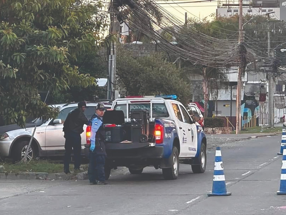 El hombre murió cuando era llevado a un centro asistencia, en un intento por salvarle la vida.