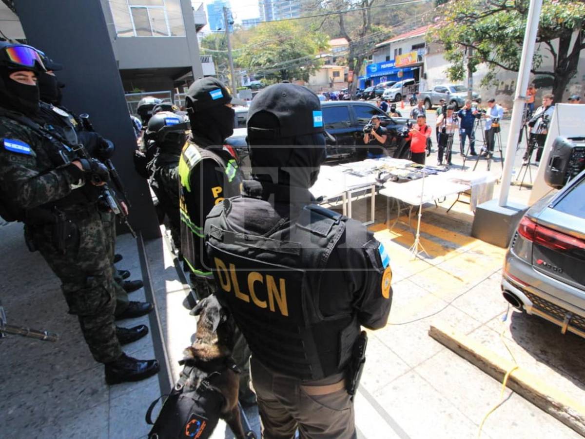 Fuerte decomiso de indumentaria militar al Cartel del Diablo en Sulaco; hay un detenido