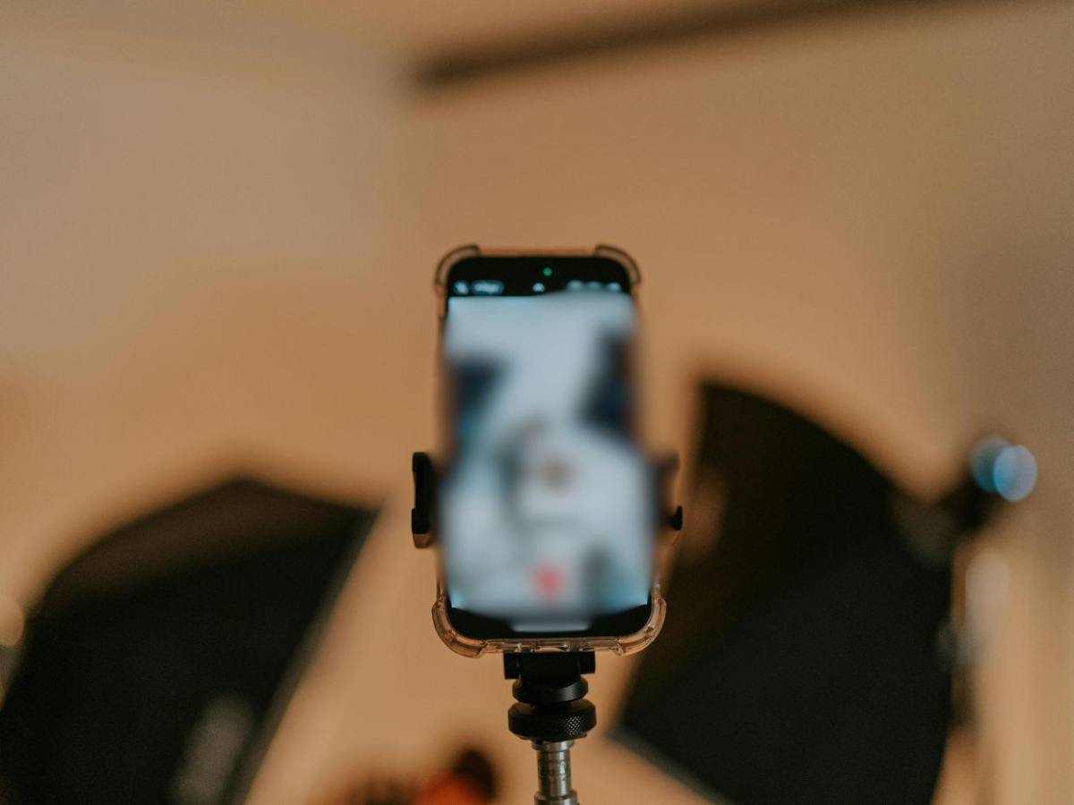 Abusaba de ella mientras la grababa: detienen a hombre por drogar a esposa durante 10 años