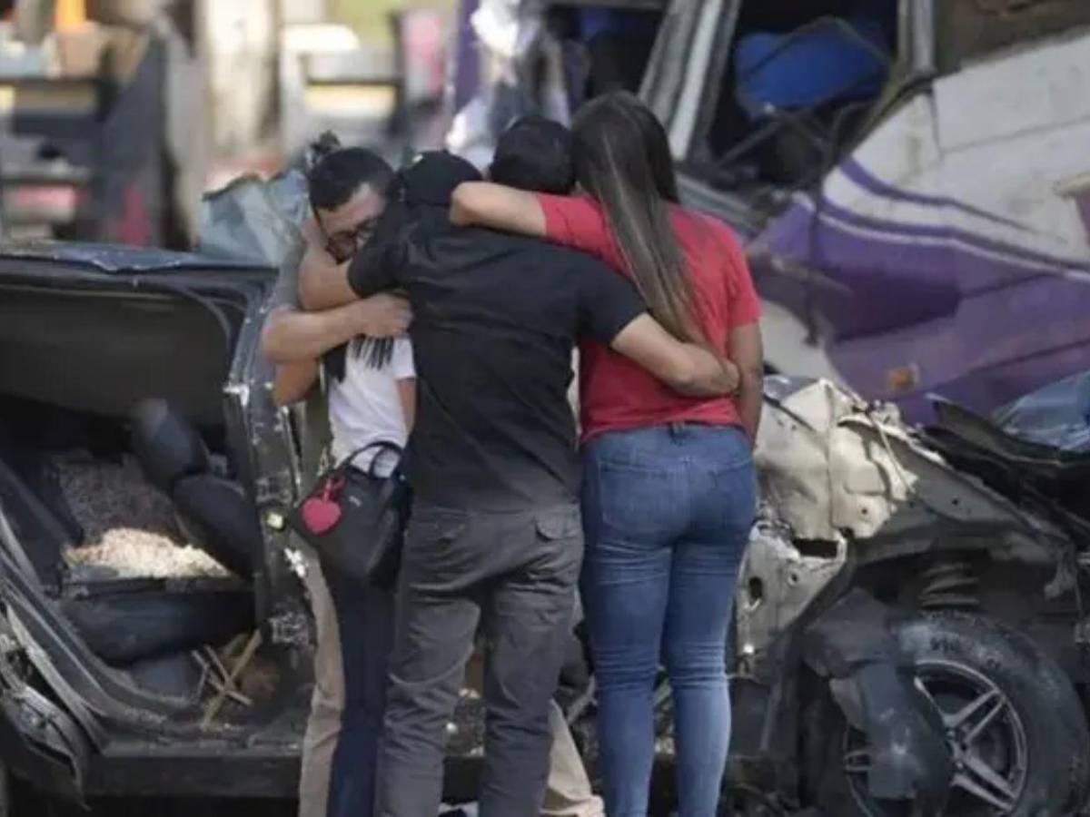 Los asesinos son los narcoterroristas: 19 muertos tras ataque con bomba en la Vía Panamericana