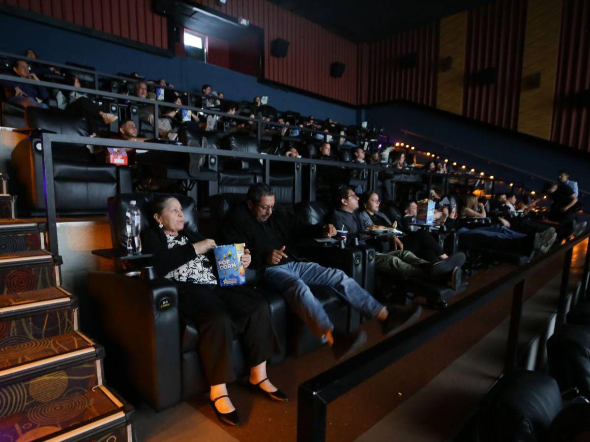 Elenco de “La confesión” asiste a la premier de la película en Honduras