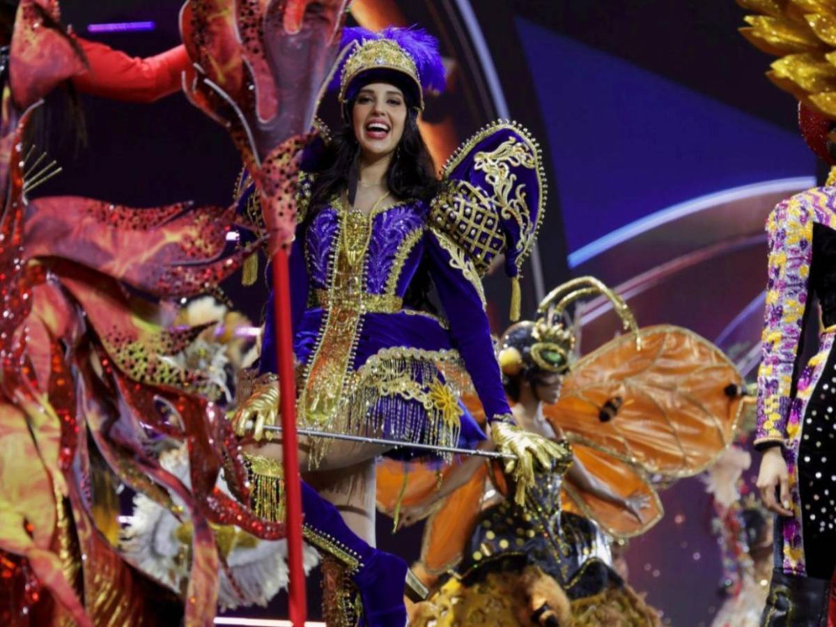Patriotismo y glamour: los tres trajes que hicieron brillar a Alejandra Fuentes en Miss Universo 2025