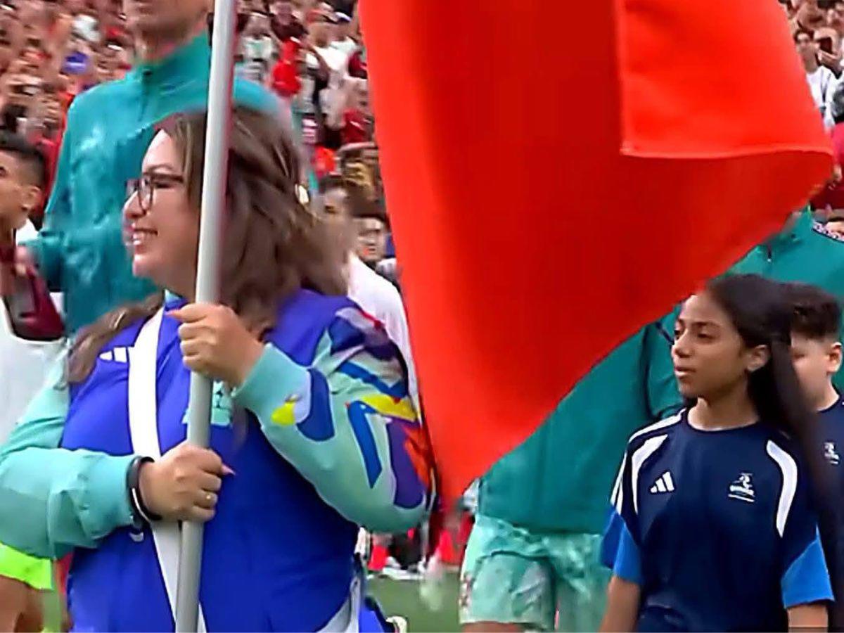 Génesis, la niña hondureña que salió al campo junto a Cristiano Ronaldo en el Mundial 2026