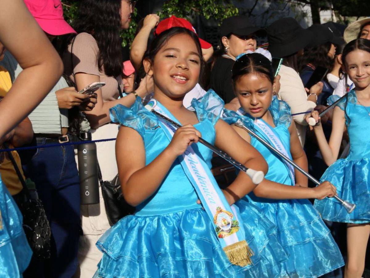 Fauna, próceres, palillonas y más: escuelas conmemoran el 204 aniversario de independencia